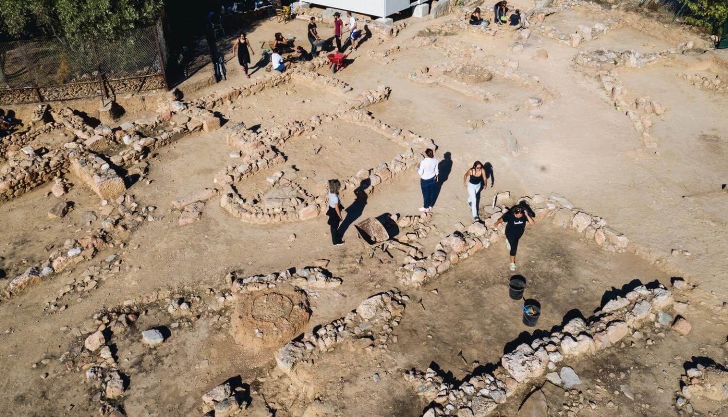 Excavation of the building complex by students of the University of Athens.