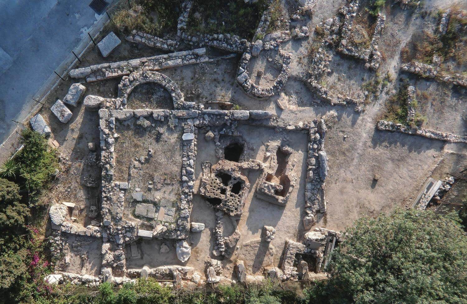 Aerial photograph of the Byzantine church and the kilns.