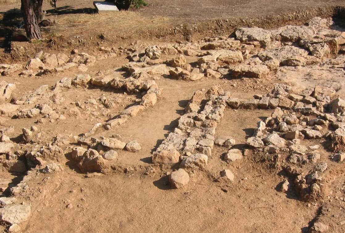 Cluster of graves in the Proto-Hellenic cemetery.