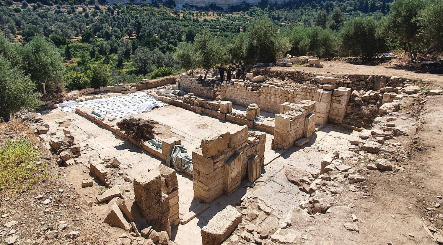 The early Christian basilica (view from the northwest).